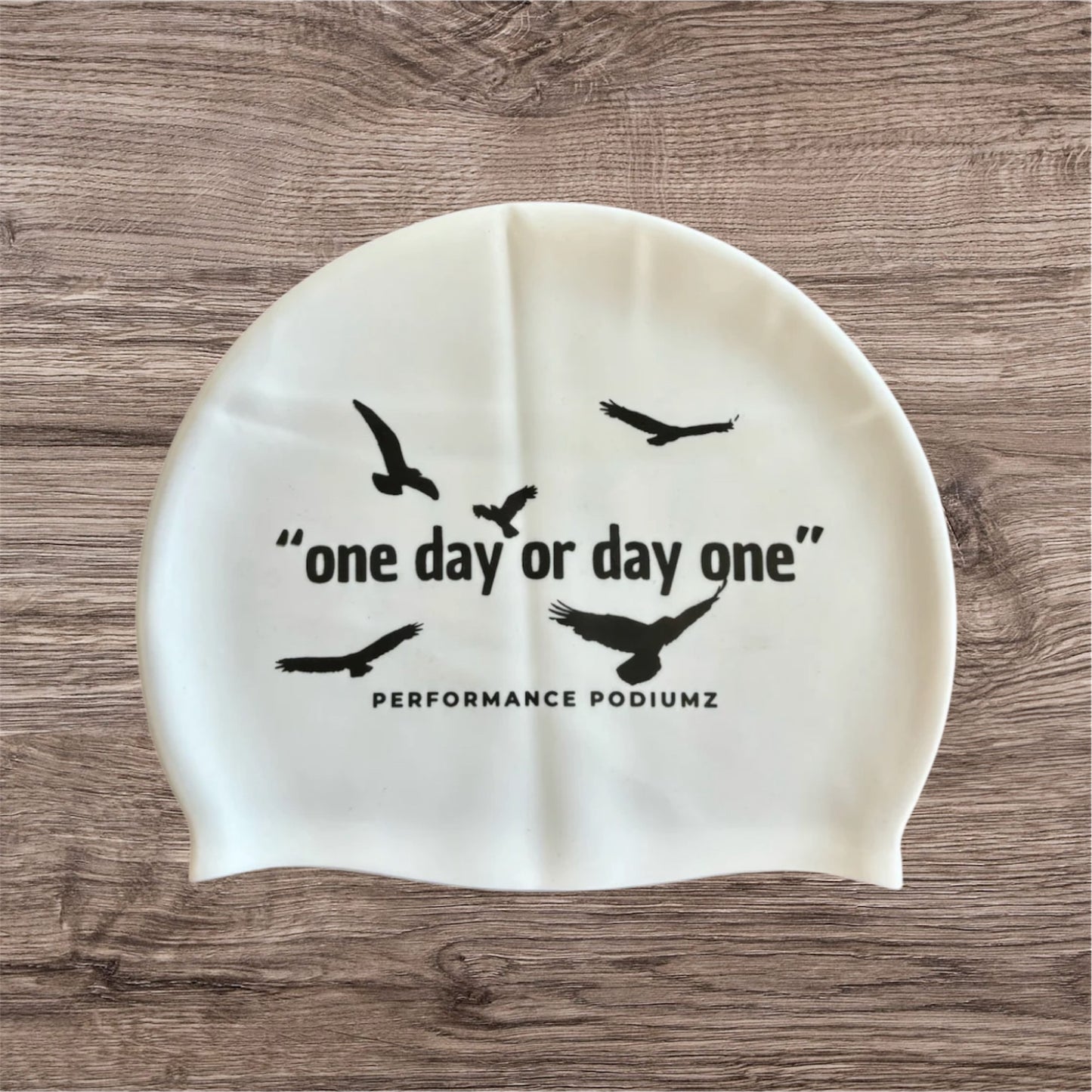 Casque de bain blanc "ONE DAY OR DAY ONE" (Taille grande)