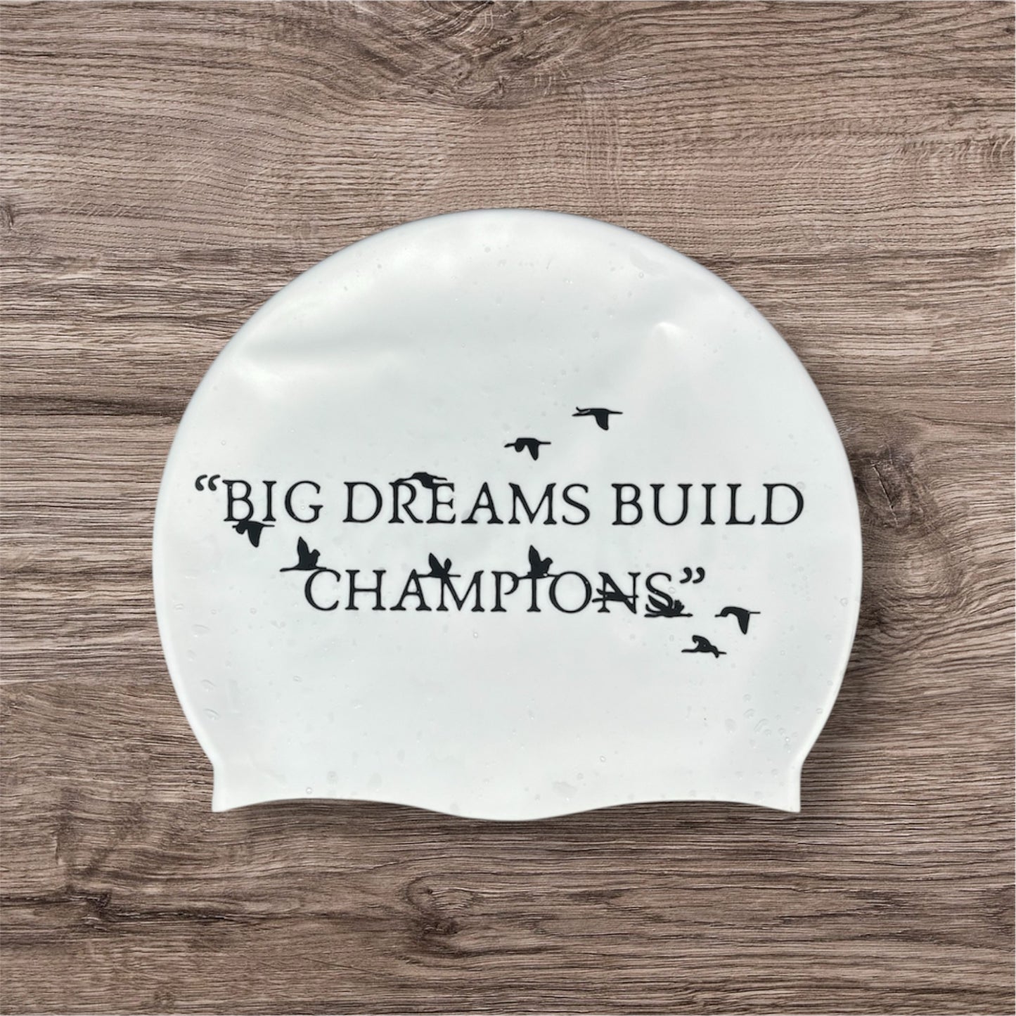 Casque de bain (blanc) - Big dreams build champions (taille standard)