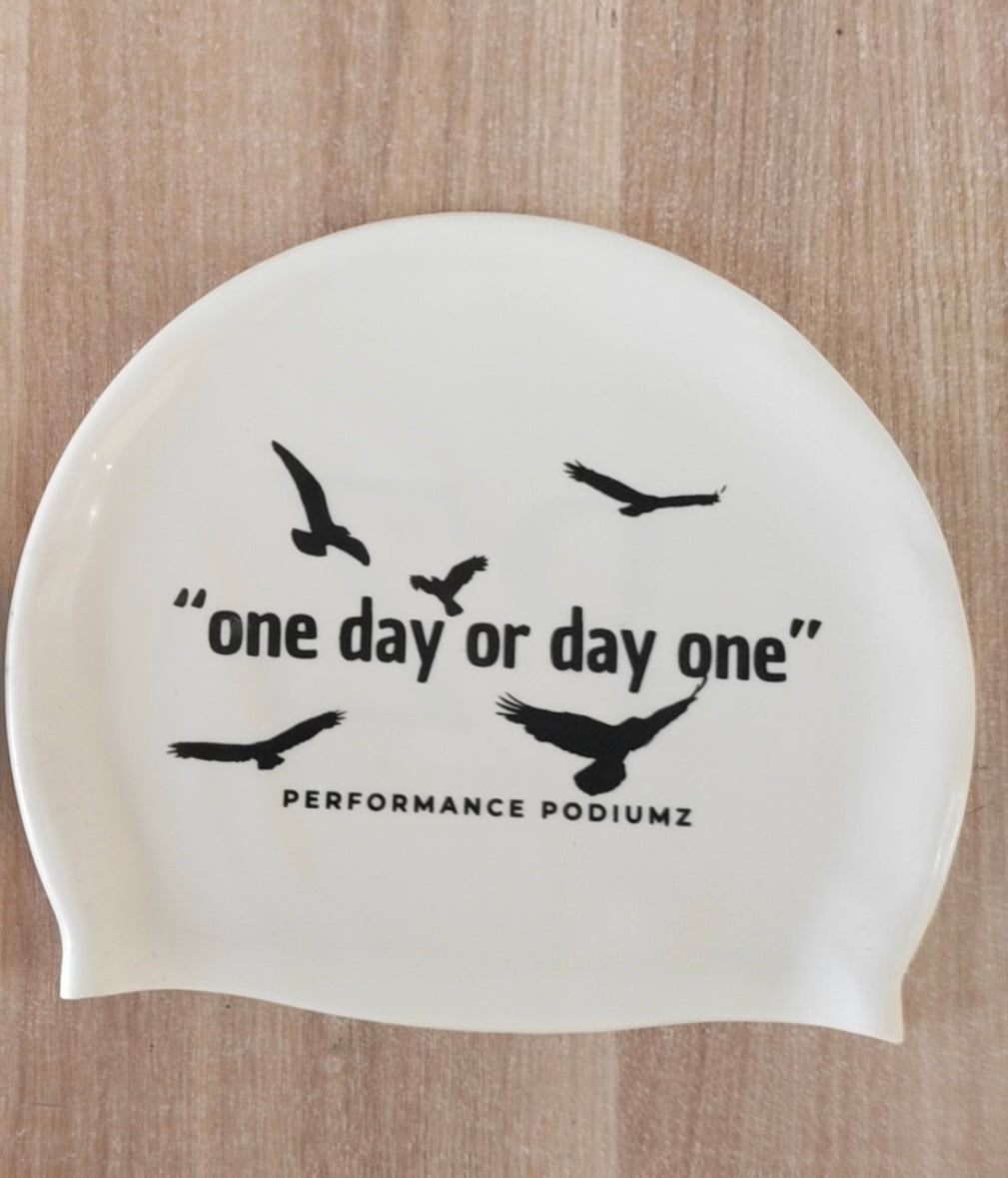 Casque de bain blanc "ONE DAY OR DAY ONE"