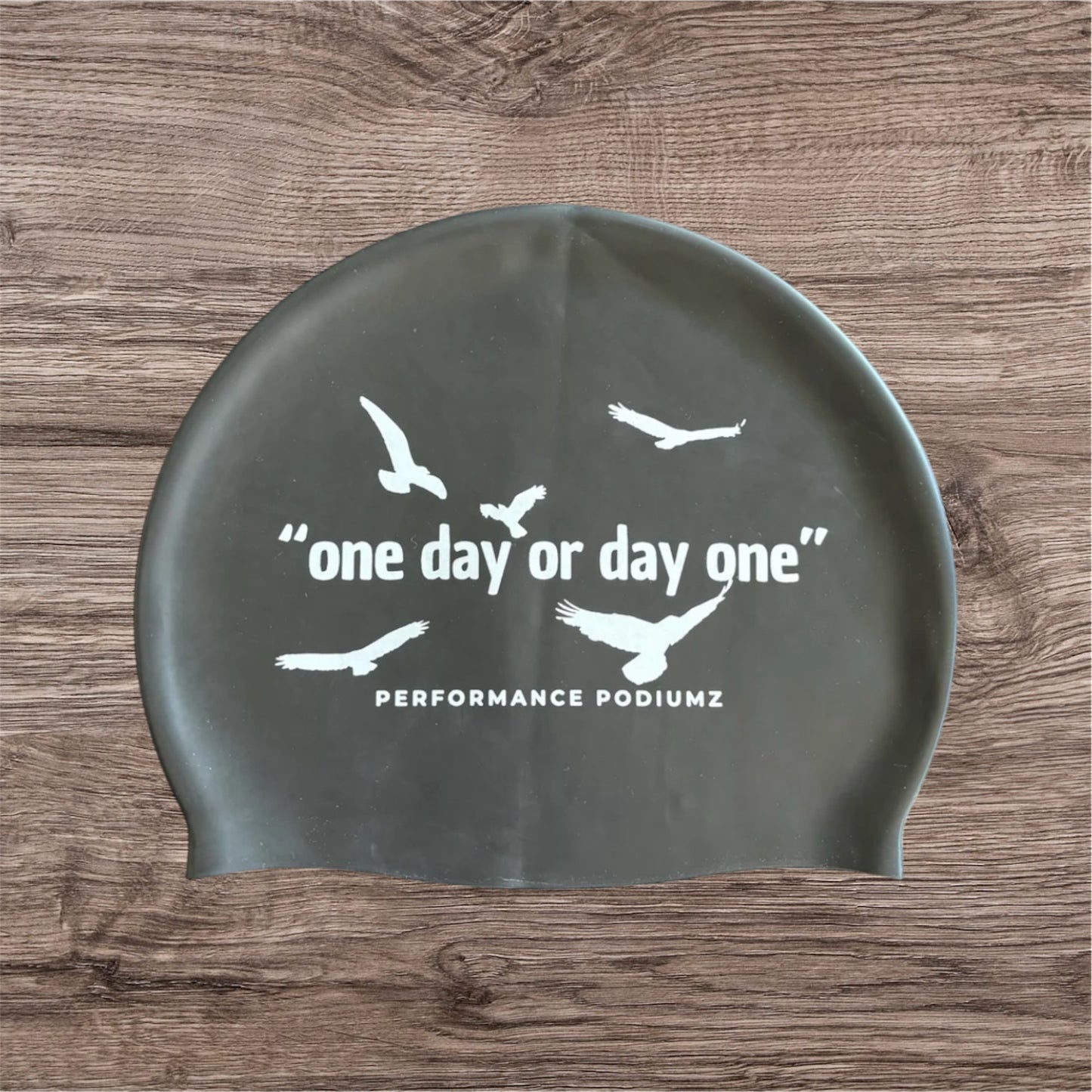 Casque de bain noir "ONE DAY OR DAY ONE" (taille grande)