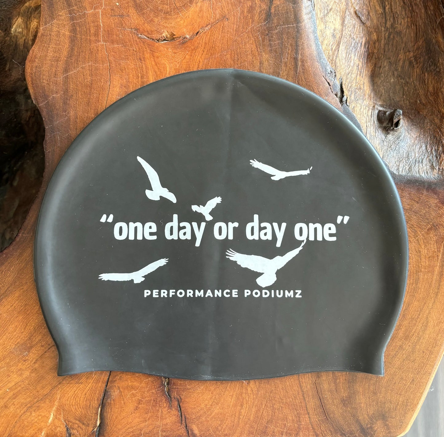 Casque de bain noir "ONE DAY OR DAY ONE"