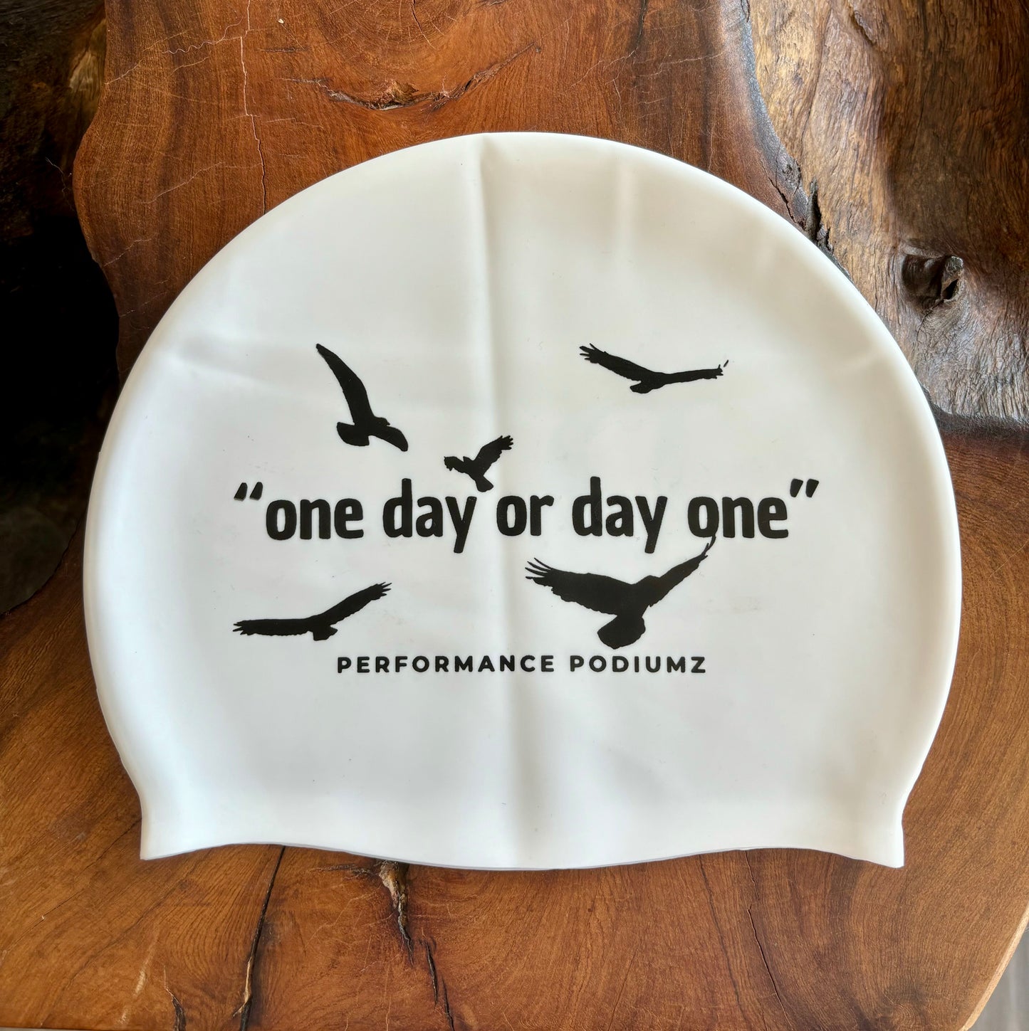 Casque de bain blanc "ONE DAY OR DAY ONE"